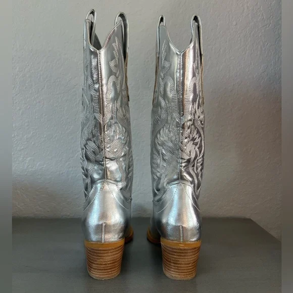 Women’s Metallic Silver Cowgirl Boots - Picture 7 of 11